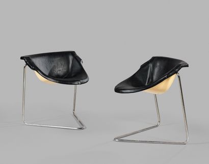 Kwok HOI CHAN Kwok HOI CHAN (1939-1990): Pair of chairs of the "Pussycat" model created...