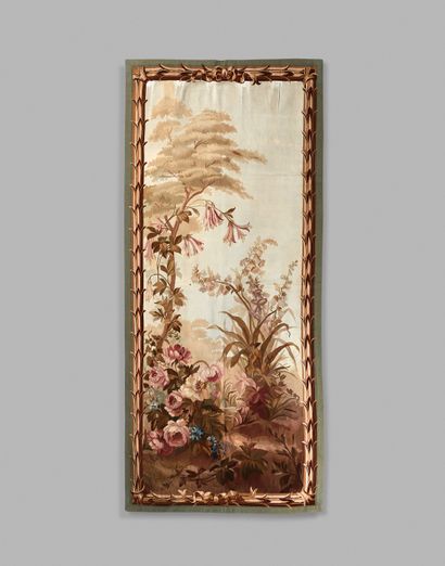 Aubusson Aubusson : Paire de portières en tapisserie fine à décor d’arbres et fleurs...