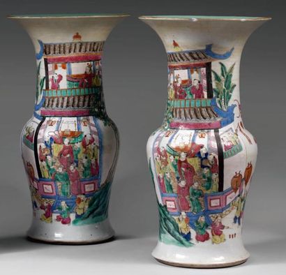 Chine Paire de vases de forme Yenyen en porcelaine de la famille rose, à décor d'enfants...