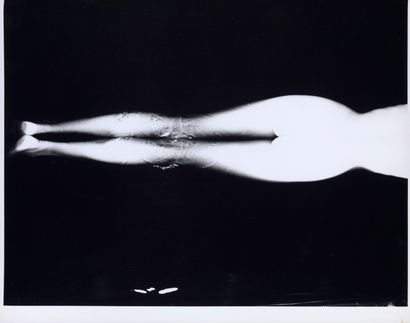 SAM HASKINS (1929-2009) COWBOY KATE 
Kate swimming across river, 1963.
Photographie....