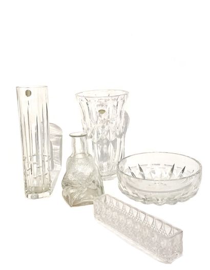 null LOT OF CRISTALLERY: Saint-Louis cup and two vases (Height of vases: approx....