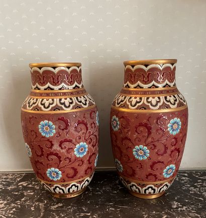 null SARREGUEMINES: PAIR OF VASES with red background and blue flowers. Height: 31...
