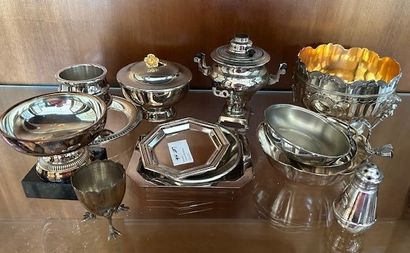 null LOT of silver or pewter metal: small dishes, egg cup, box, ashtray and misc...
