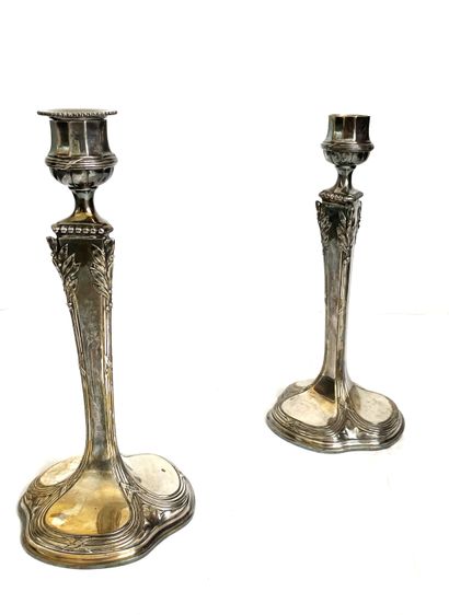 null GALLIA: PAIR OF silver-plated trefoil-shaped FLAMBEAUX (one wick missing). Height:...