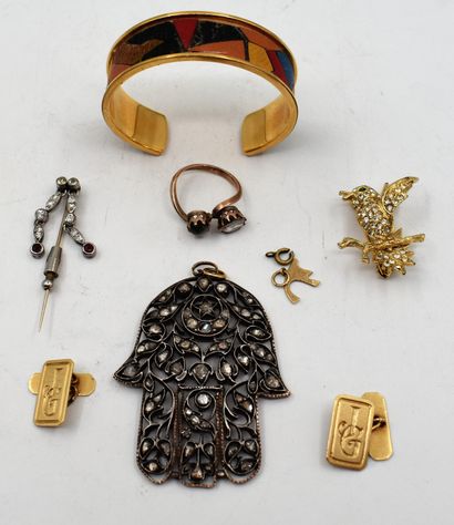 null LOT OF FASHION JEWELRY: Fatma's hand, rigid bracelet, bird brooch, pendant,...