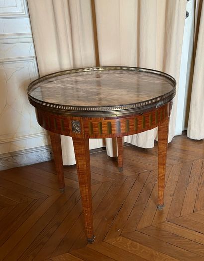 null GUERIDON bouillotte, marble top with gallery, Louis XVI style. Height 67 - Diameter...