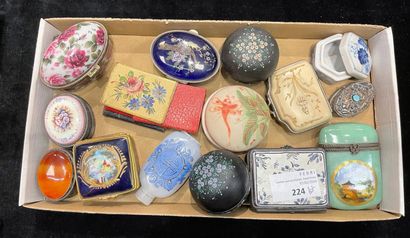 null LOT OF APPROXIMATELY FIFTEEN PILL BOXES (porcelain, metal or miscellaneous)....