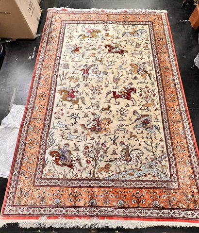 null LARGE Persian carpet with white background, decorated with hunters. Length 295...