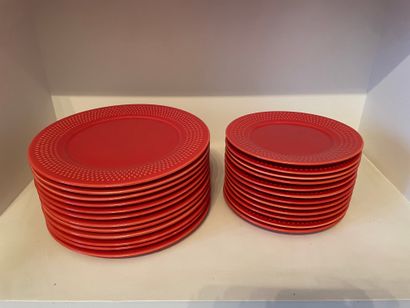 null Geneviève LETHU: Red ceramic "Grain de riz" dinner service set comprising twelve...