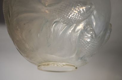 null LALIQUE France: VASE ball model "Formose" created in 1924. Proof in pressed...