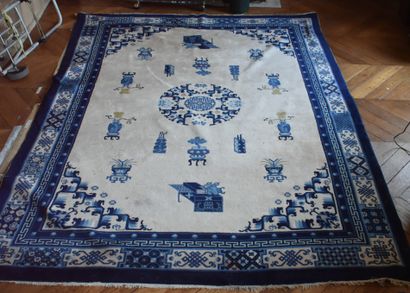 null TWO classical Chinese RUGS: 1) Length 290 - Width 206 cm 2) Length 255 - Width...