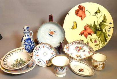 null LOT of earthenware and porcelain (small accidents and cracks): shell-shaped...