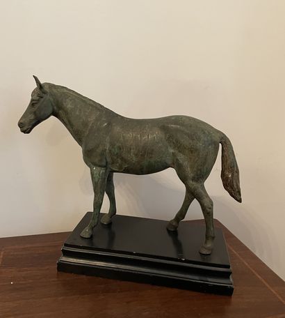 null STATUTE of a horse in regula. On a pedestal. Height 32 - Width 29 - Depth 14...