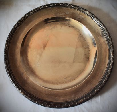 null Round silver platter with laurel twist rim. Goldsmith PQ. Diam. 30 - Weight...