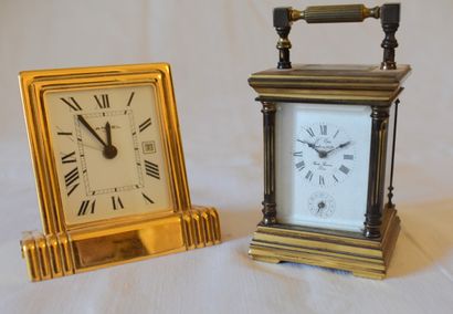 null Bronze cage clock with handle and colonnettes, signed DE L'EPEE, Sainte-Suzanne....