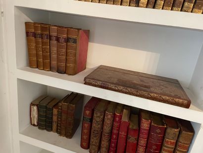 null LOT OF antique bound BOOKS including Répertoire du théâtre français (incomplete,...