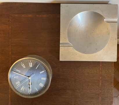 null BREGUET: Table clock in brushed metal. Signed dial, quartz movement. Diam. 11...