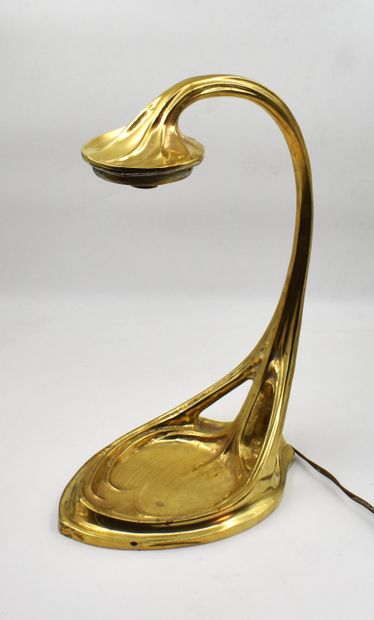 null Attributed to Pierre SELMERSHEIM (1869-1941) : Art Nouveau gilt bronze movement-shaped...