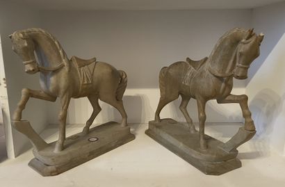 null TWO HORSES in composition (accidents and missing parts). Height: 35 cm