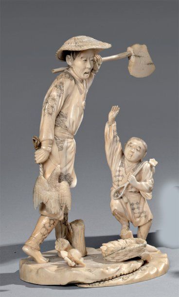 null Okimono en ivoire représentant un bûcheron accompagné de son fils et tenant...