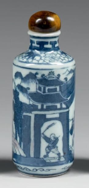 null Tabatière en porcelaine de forme bouteille à décor en bleu et blanc de cavalier...