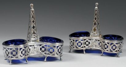 null Paire de salerons doubles en argent ajouré à motifs de rosaces et guirlandes,...