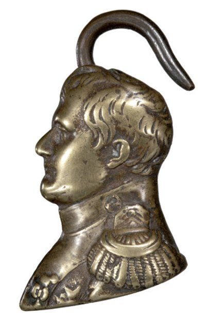null Crochet de tablier en laiton, à l'effigie de Napoléon 1er en buste de profil...