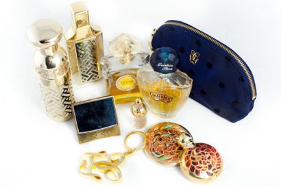VÊTEMENTS & acc. GUERLAIN

ENSEMBLE de flacons de parfum (trois vaporisateurs SHALIMAR,...