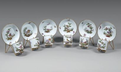 SÈVRES Suite de six gobelets de forme litron et leur soucoupe en porcelaine dure...