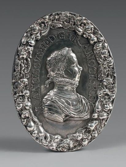 null Rare médaille ovale en argent représentant, en buste, à l'avers, François II,...