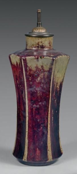 Pierre-Adrien DALPAYRAT (1844-1910) Vase hexagonal de forme cintrée à col droit en...