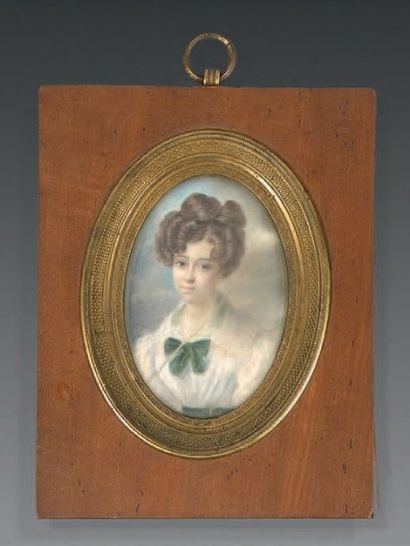 null Miniature ovale
Portrait présumé de Laure Noury au noeud vert. Cadre en bois...