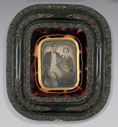 null Daguerréotype
Portrait d'un couple. Cadre en composition imitant l'ébène, signé...