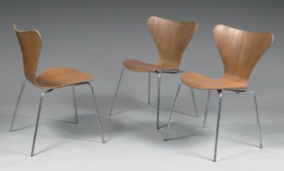 Arne JACOBSEN (1902-1971) Sept chaises Série 7 modèle 3107 en bois thermoformé sur...