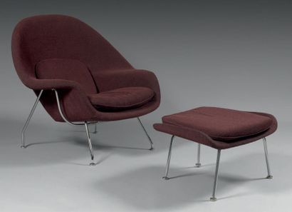 Eero Saarinen (1910-1961) Fauteuil et bout de pied Womb Chair et Womb
Ottoman. Tube...