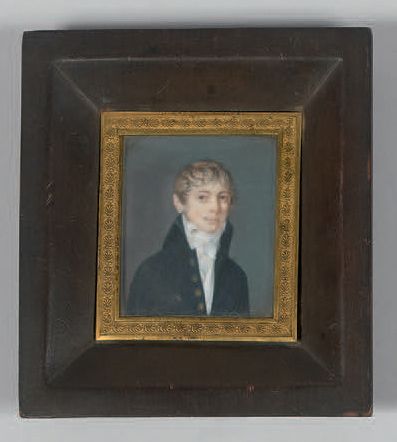 Ecole FRANCAISE vers 1800 
Portrait d'homme.
Miniature sur ivoire.
Haut. 5,7 - Larg....