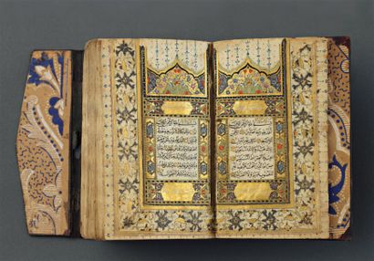 null Coran daté et signé. Petit manuscrit de 292 folios, complet, copié par Al-Sayyid...