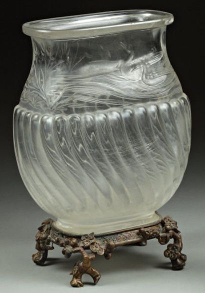 Attribué à l'Escalier de Cristal Vase de section ovale en cristal gravé, torsades...