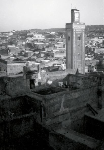 Bernard BOUTET DE MONVEL (1881-1949) 
Mosquée à Fez, 1918.
Huile sur toile. Cachet...