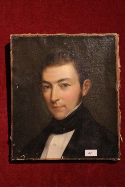 École Française du XIXe siècle 
Portrait d'homme à la cravate noire
Huile sur toile.
Haut....