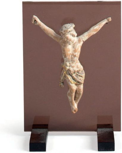 CHRIST EN CROIX En bois sculpté polychrome,...