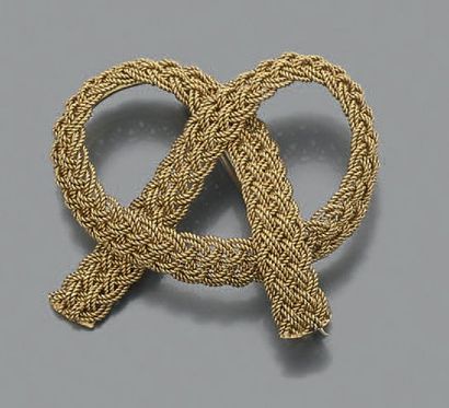 null Broche en or jaune 18K (750) stylisée d'un noeud de ruban tressé.
Joint: Broche...