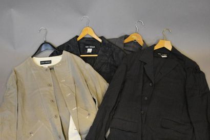 null ISSEY MIYAKE : Deux costumes et deux vestes d'été pour homme. Tailles 3 et ...