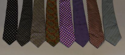 null RALPH LAUREN : Huit cravates en soie imprimée.