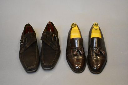 null HERMES : Trois paires de souliers, dont deux paires de mocassins en cuir ou...