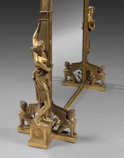 null Important miroir psyché cintré en bronze ciselé et doré soutenu par des figures...