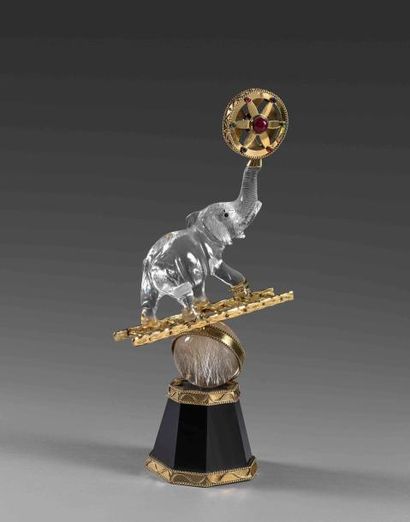 null Alexandre REZA (1922-2016) : Statuette sculptée d'un éléphant en cristal de...