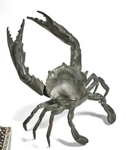 Statuette de crabe au naturel en bronze patiné....