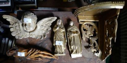 null Lot : Elément de Christ en bois sculpté, tête d'angelot, deux Saintes Femmes...
