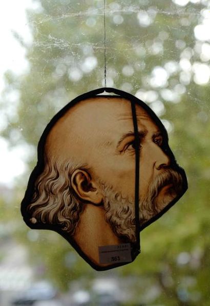 null Elément de vitrail : profil d'homme barbu. XVIe siècle.